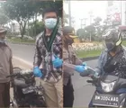 Bersama Polda serta HMI, PSMTI Riau Bagi Masker dan Handsanitizer Gratis