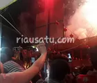 Detik-detik Imlek Pekanbaru Diwarnai Petasan dan Kembang Api
