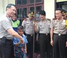  Kapolda Riau Tinjau Khitanan Massal