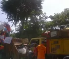 Para Pekerja PT MIG Turun Berdemo, Parkir Truk Sampah di Depan Balaikota Pekanbaru