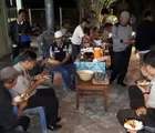 Masyarakat dan Polisi Sahur Bersama