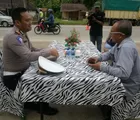 Kasatlantas di Riau Ajak Pengendara Sarapan Bersama