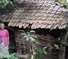 Derita Nenek Mujiati Hidup Sebatang Kara di Rumah Reyot