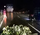 Bukit Tepi Jalan Lintas Sumbar-Riau KM 110 Longsor