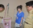 Jenguk Penderita Pembengkakan Hati, Bupati Wardan: Semoga Sembuh, Ya