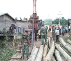 Bersama Masyarakat, Kodim 0314 Inhil Bangun Jembatan Darurat
