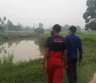Disayangkan Warga, Petugas Damkar Gelar Selang Setelah Api Karlahan Padam