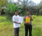 Cegah Karhutla, Bhabinkamtibmas Desa Tanjung Sebarkan Maklumat Kapolda Riau