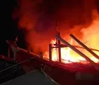 Kapal Isi Ribuan Karung Terbakar di Pekanbaru
