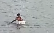 Viral, Anak SD Menyebrangi Sungai Dengan Styrofoam