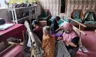 Tingkatkan Pemasaran Digital, Tim Abdimas UNY Dampingi Pengusaha Batik di Bantul