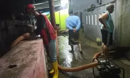 PMI Bantu Tangani Banjir di Pancoran Mas