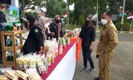Pelaku UMKM di Batang Serahkan Keuntungannya untuk Korban Erupsi Gunung Semeru