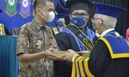  Wisuda ke 73 Udinus, Diisi Pemberian  Penghargaan kepada Guru