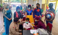 Keren !! Superman Hingga Captain America Dampingi Vaksinasi Anak di Solo