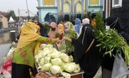 Meriah, Pasar Rakyat Masjid Mujahidin Kendal Bagi-bagi Sayuran Gratis