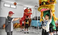 Banyak Tanggapan di Imlek 2022, Siswa SD Kuncup Mekar Tekun Latihan Barongsai