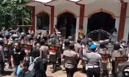  Insiden Kontroversial: Anggota Brimob Dikabarkan Menginjak Sajadah di Masjid Raya Sumatra Barat