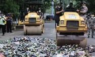 Peringati HUT Kota, Pemkot Musnahkan Ribuan Botol Miras   