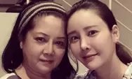 Ibu Mendiang Tangmo Nida Mengunjungi Polisi di Bangkok, Menuntut Autopsi Kedua Putrinya