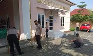 Polisi Salatiga Bersihkan Masjid di Lingkungan Masyarakat, Tanam Kebaikan di Ramadhan