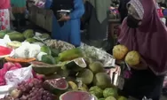 Harga Naik Permintaan Meningkat, Pedagang Buah di Kendal Raup Untung Besar