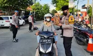 Dicegat Polisi Mapolres Batang, Pengendara Motor Kena Prank 