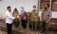 Tetap Kerja saat Lebaran, 282 Petugas Kebersihan Batang Dapat Bingkisan Lebaran