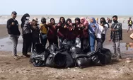 Mahasiswa Unsika Gelar Kegiatan 'Communication Trash Hero' untuk Membersihkan Sampah di Pantai Tanjung Pakis