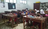 Banjir Rob Rendam SDN 3 Bandengan Kendal, Siswa Tetap Semangat Belajar