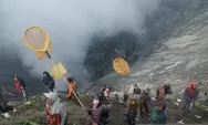 Upacara Yadnya Kasada, Melihat Marit Berjibaku Tangkap Sesaji di Gunung Bromo