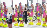 Margot Robbie dan Ryan Gosling Bermain Rollerblade Berwarna Neon, Nuansa 90-an di Set Film 'Barbie'