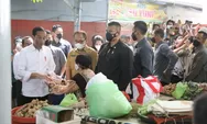 Blusukan ke Pasar Peterongan Semarang, Jokowi Salurkan Bansos PKH