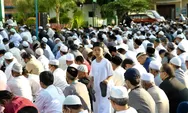 Foto: Jemaah Muhammadiyah Tangerang Banjiri Halaman Masjid Agung Al Jabbar Laksanakan Sholat Idul Adha   