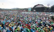 Serunya Bobby Nasution Nonton Konser Musik Bersama Anak Muda