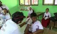 Alumni SMAN 1 Kendal dan IDI Kendal Gelar Baksos Pemeriksaan Telinga Siswa SD