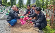 Sambut HUT RI ke-77, Mahasiswa dan Civitas Akademika Fakultas Hukum USM Ziarah ke Makam Prof Muladi