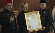 H. Imam Musanto Terima Penghargaan BK DPRD Kota Depok Award 2022