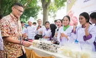 Jajanannya dibeli oleh Menparekraf Sandiaga Uno, para gadis SMK Pariwisata pun tampak histeris kegirangan