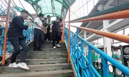 JEMBATAN PENYEBRANGAN STASIUN BOGOR BERBAHAYA! sementara waktu ditutup dulu