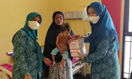 Ketua TP-PKK Lutra Beri Bantuan Tambahan Makanan kepada Penderita Gizi Buruk di Desa Sidomukti