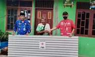 PMI Depok Memberikan Sebuah Bahan Bangunan Untuk Korban Puting Beliung