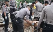 Gempa Cianjur luluh lantakan rumah warga, Polri gotong royong bersihkan puing-puing rumah