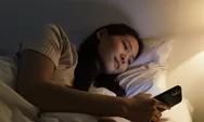 Sadar Tidak Sadar, 6 Dampak Main HP Sebelum Tidur Bisa Pengaruhi Kesehatan, Nomor 5 Bikin Galau!