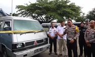 Belasan mobil plat hitam omprengan angkut penumpang umum 'dikandangkan' petugas Satlantas Polres Semarang