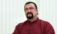 Steven Seagal mendapat penghargaan dari Presiden Rusia, Vladimir Putin