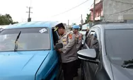 Kapolres Bogor Polda Jabar Dan Bhayangkari Cabang Bogor Bagikan Pakat Takjil Kepada Para Pengguna Jalan