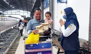 KAI Daop 4 Semarang Bagi-Bagi Takjil Gratis untuk Pelanggan