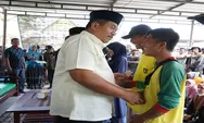 Wabub Serahkan Bantuan Pada 399 Petugas DLH Asahan