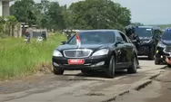 Detik-detik Mobil Presiden Terjang Jalan Rusak di Lampung, Sempat Kesusahan Melewati Jalan Tersebut
